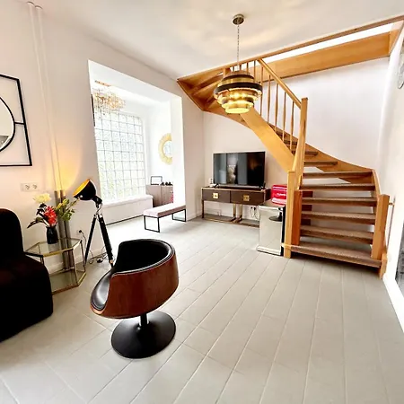 Duplex Apartment Ullstein- 4 Bedrooms, 2 Bathrooms, Living Room, 2 Parking Spaces, Boxspringbeds, Family & Business Apartment!